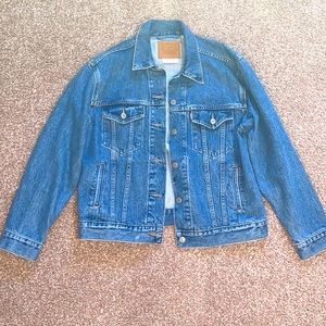 Jean Jacket Levi’s size Large